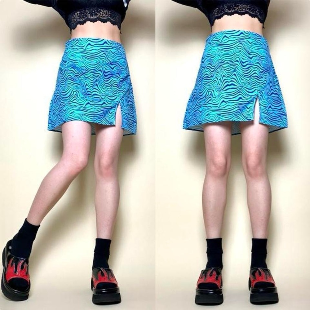 5/$25 NWOT Blue Wave Pattern Skirt